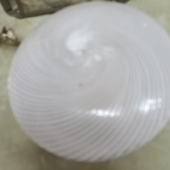 1959 DeVILBISS PERFUME ATOMIZER MURANO TORSO WHITE SWIRL ,JEWEL FILIGREE TOP - Picture 5 of 7